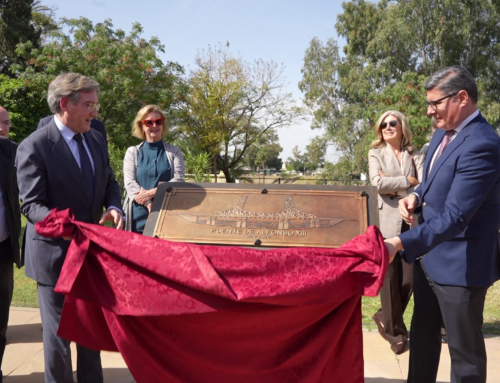 The Port of Seville unveils the “Plaza Puente de Alfonso XIII” and a bronze relief to commemorate the centenary of the infrastructure.