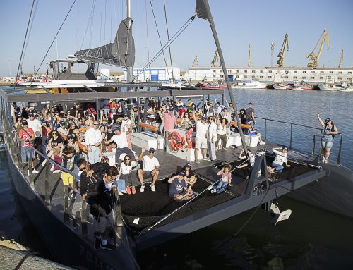 Cerca de 900 personas descubren el Puerto de Cádiz desde el mar en la VII Jornada de Puertas Abiertas de la APBC